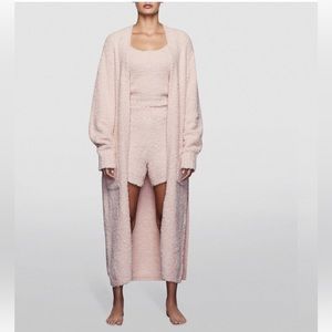 SKIMS Blush Pink Cozy Boucle Knit Belted Lounge
Robe Size S/M MISSING BELT
